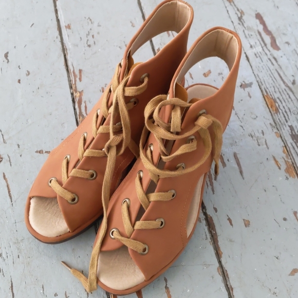 Avanti Shoes - Avanti Torrie Tan Wedge Shoe